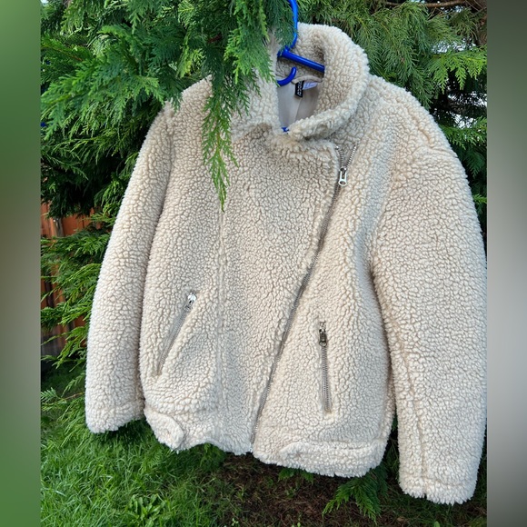 Divided teddy jacket size 8 - Picture 2 of 5